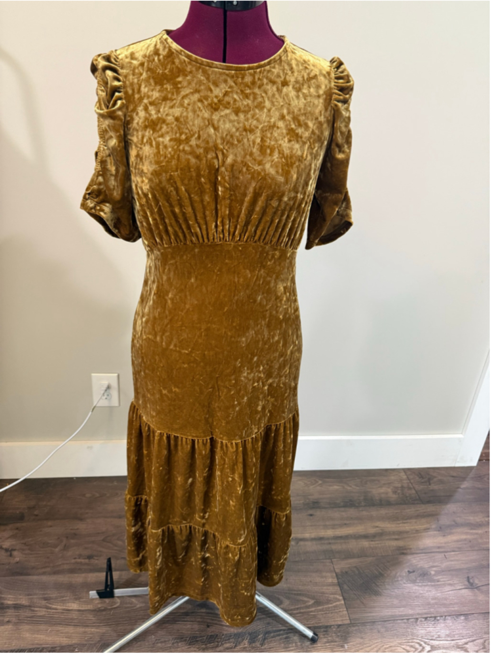 New Who What Wear Crushed Velvet Tiered Midi XS